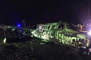 獅航公司運營的一架醫療救護包機在馬尼拉國際機場24號跑道的盡頭起飛時爆炸墜毀。（圖源：互聯網）