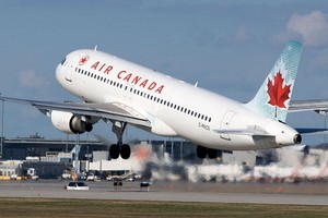 加國航空公司將臨時裁員1.5 萬人