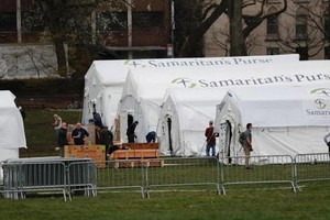 紐約中央公園搭建臨時醫院。（圖源：互聯網）