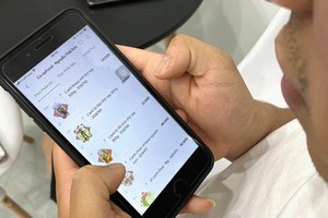 疫情期間上網購物。