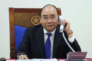 政府總理阮春福與澳大利亞總理莫里森通電話。（圖源：光孝）