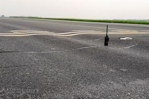 內牌機場的S3跑道路面凹凸不平。（圖源：越雄）