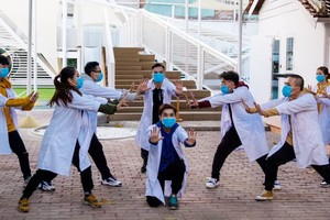 “隔離舞曲”短片一畫面。（圖源：HTV3 DreamsTV）