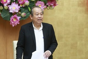 政府常務副總理張和平主持會議並發表講話。（圖源：黎山）