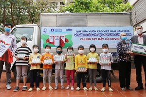 越南奶品公司(Vinamilk)近日展開“為了少兒的健康與安全-我們攜手抗擊新冠病毒”活動。