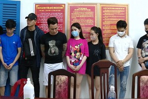 8名聚集吸毒的男女青年被刑拘。（圖源：瓊江）