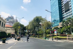 疫情期間的胡志明市街道上人煙稀少，幾乎不見游客蹤影。（圖源：何梅）