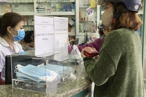 峴港市疫情防控期間，凡到藥店購買退燒藥或止咳藥者均須辦妥醫療申報。（圖源：朱萊）