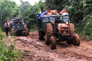 “自助遊”慈善組運載禮物、建材以在179小區興建幼兒園。