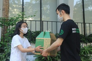 人員上門送貨。