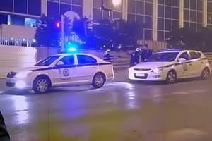 希臘警方接報後趕到事發現場。（圖源：互聯網）