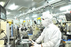 圖為新順加工出口區內的日資MTEX公司電子零件生產車間一瞥。