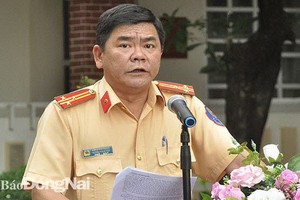 同奈省公安廳交警科長鄧世忠上校被革職。（圖源：同奈報）