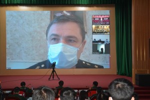 葉甫蓋尼‧庫爾科夫少將在視像座談會上發言。（圖源：宏玻）