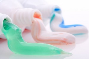 專家提示：燒傷、燙傷時千萬不要塗牙膏。（示意圖源：互聯網）