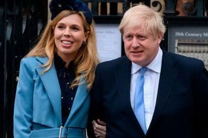 英國首相約翰遜與未婚妻凱莉‧西蒙茲。（圖源：互聯網）