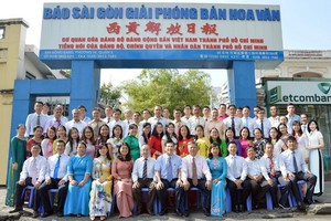 本報攝於 2019 年的全家福。