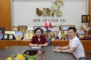 作者採訪平仙公司總經理賴謙。