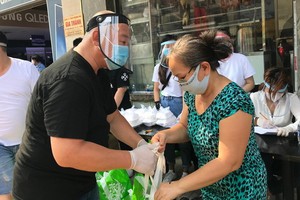 “愛心捐助”活動現場一瞥。