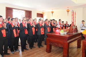 當日，清河堂張氏大祠理監事成員及諸位眾宗親拈香敬拜張揮始祖，祈求宗親和睦、子孝孫賢、世代昌盛。