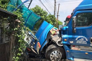 車禍現場，路邊巴士候車站被摧毀，殃及一名等車的無辜婦女慘死。（圖源：進達）