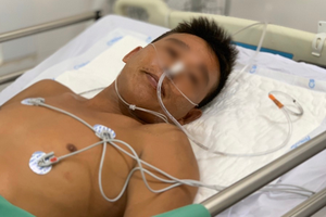 經過兩小時按照防毒治療療程的加護內科急救與治療後，病人開始有反應，逐漸清醒。（圖源：院方提供）（圖源：煌黎）