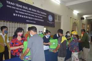 茶榮貧困同胞獲贈送生活用品。