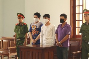 出庭受審的3名被告人。（圖源：忍南）