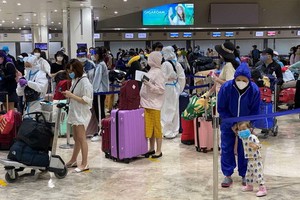 越竹航空臨時派航班將近200名越南公民從菲律賓安全接回國。（圖源：外交部）