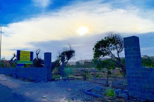 被霸佔的一塊公家土地周邊已築起圍牆。（圖源：PLO）