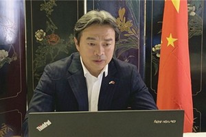 圖為2020年5月12日，中國駐以色列大使杜偉與以色列外交部主管多邊事務的副總司長巴爾舉行視頻會議。 （圖源：中國外交部）