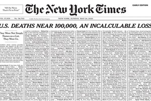《紐約時報》用整個頭版列出千名新冠死者信息。（圖源：Getty Images）