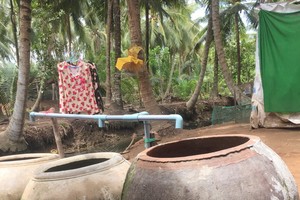 隆美鄉美和邑黎氏檬家庭的水缸已經破爛及不合衛生。