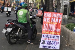 許多街道出現不少保險代售處。