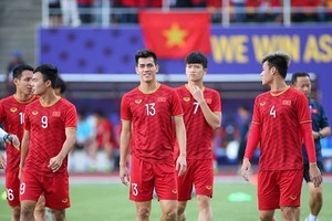 越南U23足球隊前鋒阮進靈（中）。（圖源：互聯網）