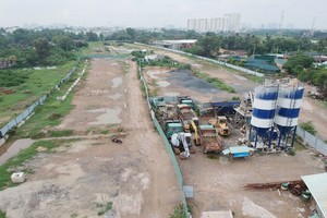 場地清拆及手續的羈絆成為本市各重點交通工程的阻力。圖為位於守德縣路段的環市二路第三階段的交通工程項目。（圖源：高昇）