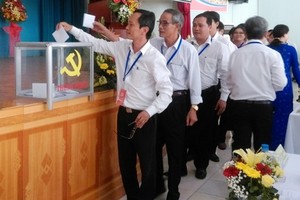 市工商高等院校黨部成員投票選出新一屆黨部執委會。（圖源：愛真）