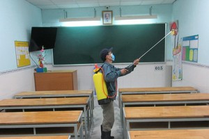 文朗學校幼兒班復課前進行消毒課室。