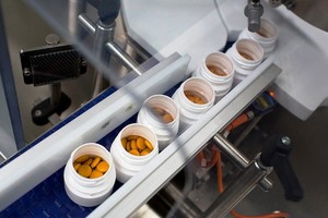 阿維法韋藥品罐裝生產線一隅。（圖源：ChemRar）