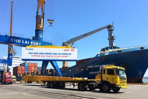 輸往美國的半拖車在朱萊港裝船。（圖源：PV）