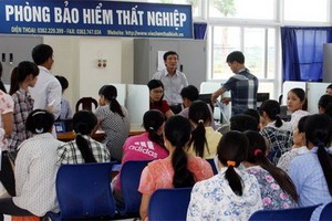 失業者辦理失業保險金領取手續。（圖源：田升）