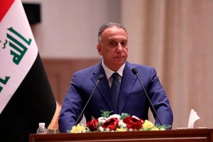 5月7日，在伊拉克首都巴格達，穆斯塔法·卡迪米出席議會特別會議時發言。（圖源：新華社/AP）