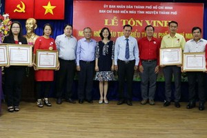 模範捐血者獲表彰。