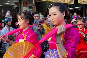 帶有華人傳統特色的遊行節目。