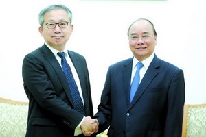 政府總理阮春福（右）接見山田多喜男大使。（圖源：光孝）