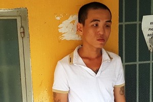 被捕的起哄搗亂團夥頭目俊B。（圖源：警方提供）