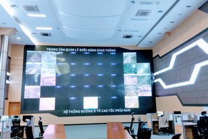 目前本市-忠良高速公路智能交通系統的許多監視器已被損壞無法顯示。（圖源：文平）