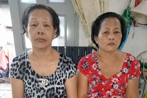 李霞（左）和李月珍因病喪失勞動力。