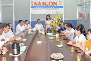 團結一致辦好本報服務讀者