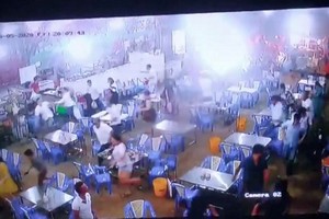 “橙衣幫” 大鬧螺店，在場的食客見此慌張逃離。